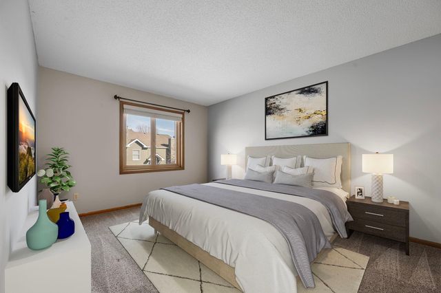 2505 Geranium Avenue E, Maplewood, MN 55119