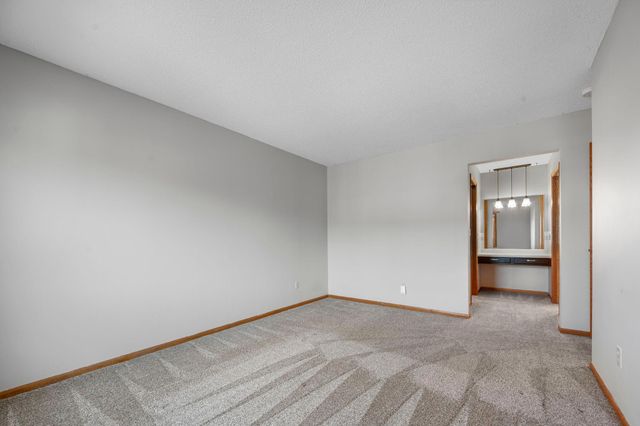 2505 Geranium Avenue E, Maplewood, MN 55119