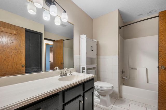 2505 Geranium Avenue E, Maplewood, MN 55119