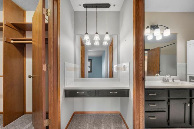 2505 Geranium Avenue E, Maplewood, MN 55119