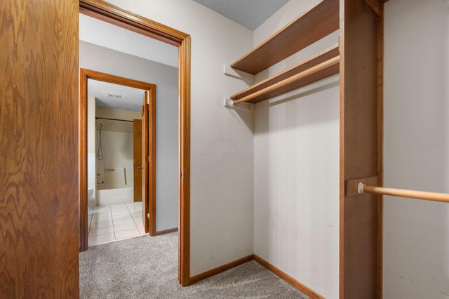 2505 Geranium Avenue E, Maplewood, MN 55119