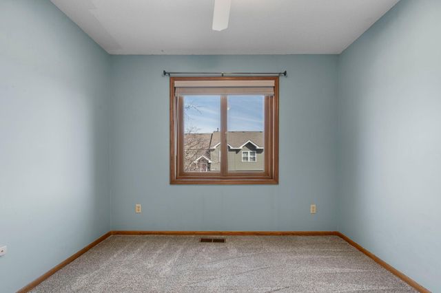 2505 Geranium Avenue E, Maplewood, MN 55119