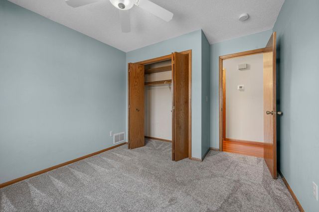 2505 Geranium Avenue E, Maplewood, MN 55119