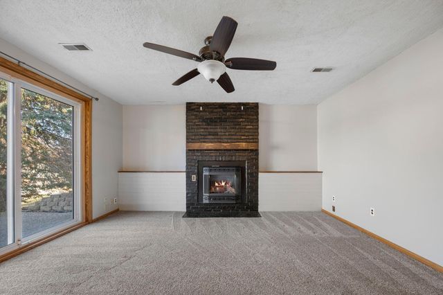 2505 Geranium Avenue E, Maplewood, MN 55119