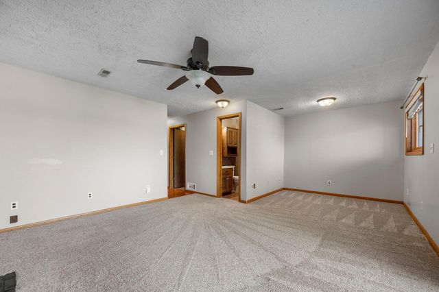 2505 Geranium Avenue E, Maplewood, MN 55119