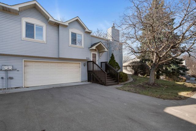 2505 Geranium Avenue E, Maplewood, MN 55119