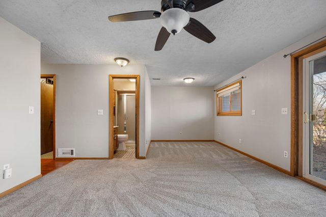 2505 Geranium Avenue E, Maplewood, MN 55119