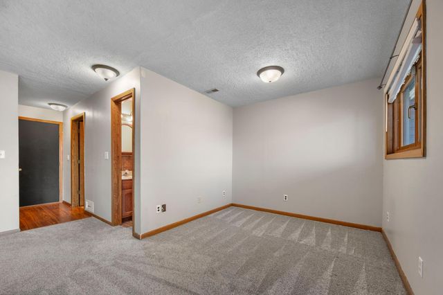 2505 Geranium Avenue E, Maplewood, MN 55119