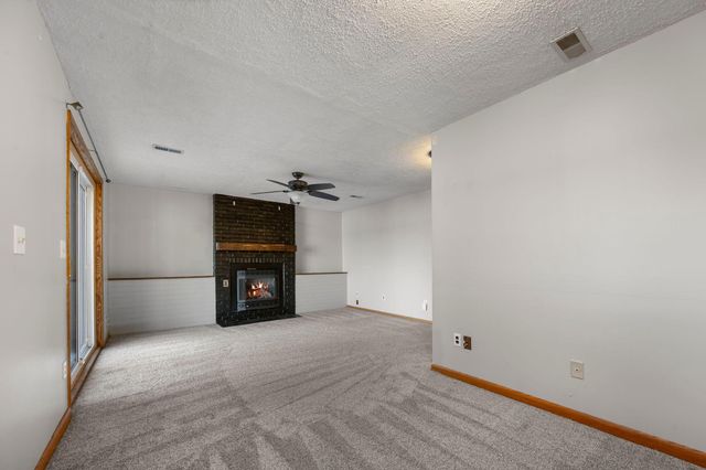 2505 Geranium Avenue E, Maplewood, MN 55119