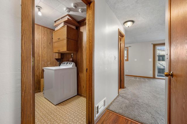 2505 Geranium Avenue E, Maplewood, MN 55119