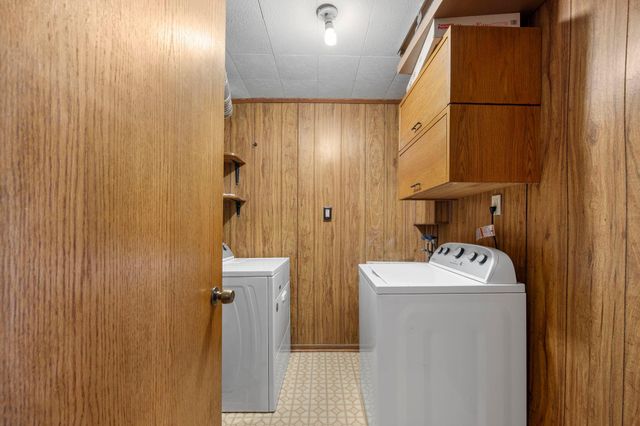 2505 Geranium Avenue E, Maplewood, MN 55119