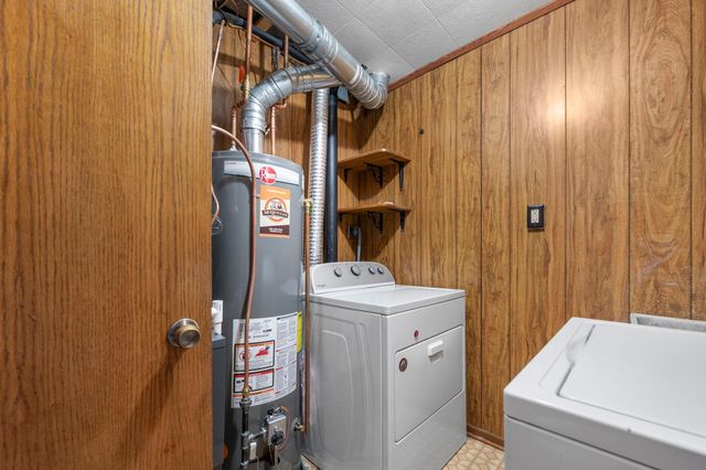 2505 Geranium Avenue E, Maplewood, MN 55119