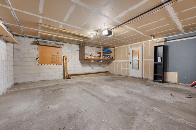 2505 Geranium Avenue E, Maplewood, MN 55119