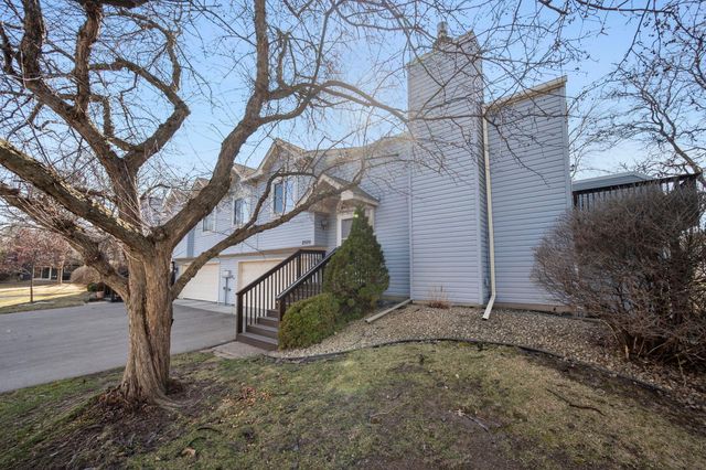 2505 Geranium Avenue E, Maplewood, MN 55119