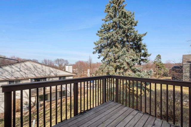 2505 Geranium Avenue E, Maplewood, MN 55119