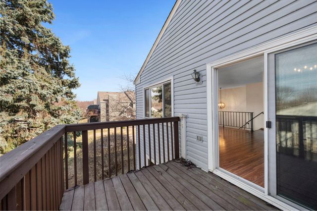 2505 Geranium Avenue E, Maplewood, MN 55119