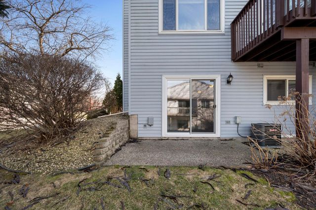 2505 Geranium Avenue E, Maplewood, MN 55119