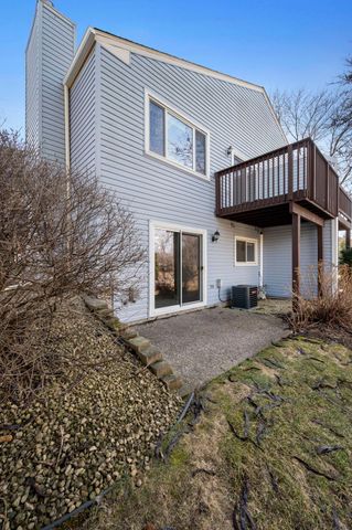 2505 Geranium Avenue E, Maplewood, MN 55119