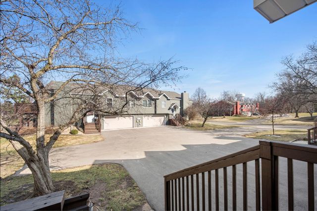 2505 Geranium Avenue E, Maplewood, MN 55119