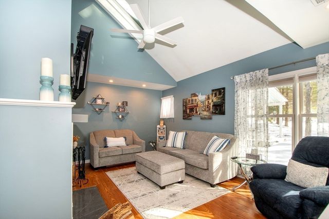 16 Holly Ct 16, Rockland, MA 02370