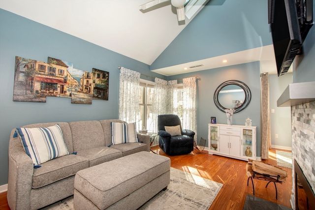 16 Holly Ct 16, Rockland, MA 02370