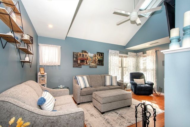 16 Holly Ct 16, Rockland, MA 02370