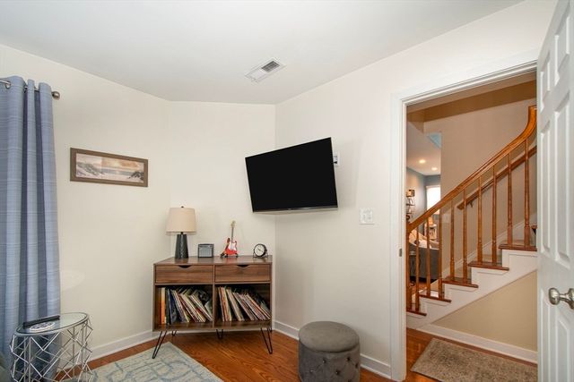 16 Holly Ct 16, Rockland, MA 02370