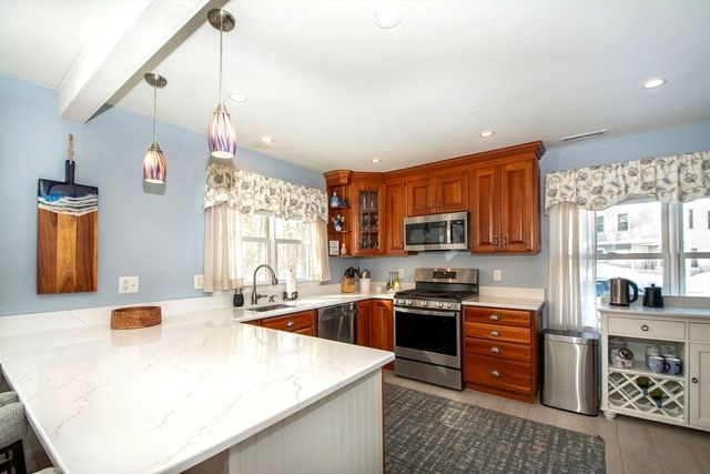 16 Holly Ct 16, Rockland, MA 02370