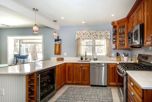 16 Holly Ct 16, Rockland, MA 02370