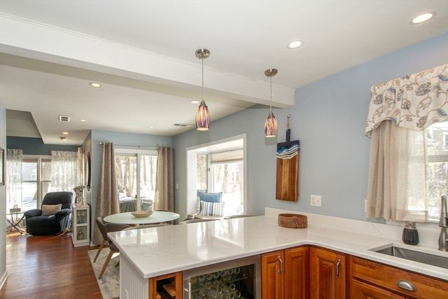 16 Holly Ct 16, Rockland, MA 02370