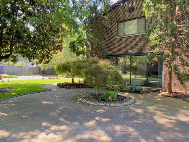 3915 Virginia Avenue, Charleston, WV 25304