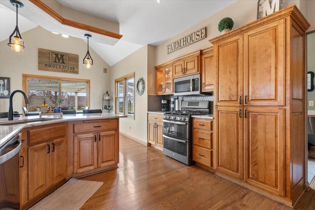N66W13490 Crestwood DRIVE, Menomonee Falls, WI 53051