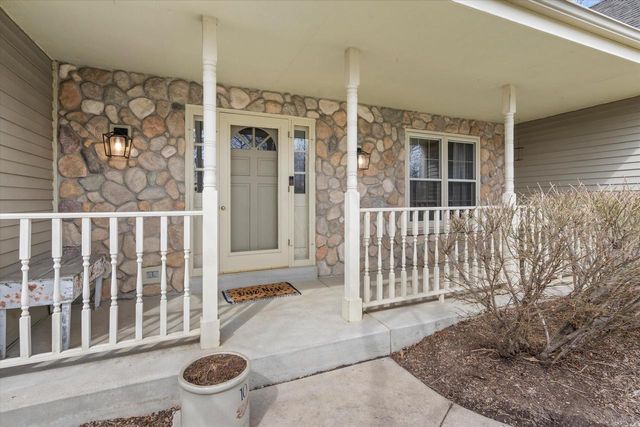 N66W13490 Crestwood DRIVE, Menomonee Falls, WI 53051