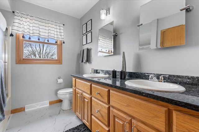 N66W13490 Crestwood DRIVE, Menomonee Falls, WI 53051