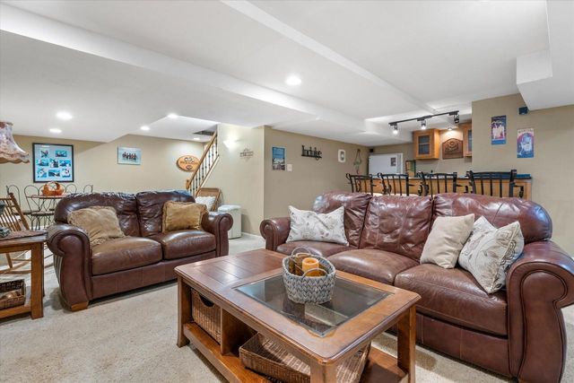 N66W13490 Crestwood DRIVE, Menomonee Falls, WI 53051