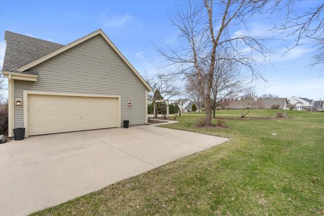 N66W13490 Crestwood DRIVE, Menomonee Falls, WI 53051