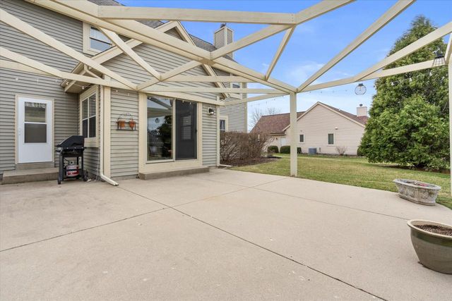 N66W13490 Crestwood DRIVE, Menomonee Falls, WI 53051