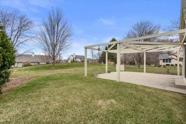 N66W13490 Crestwood DRIVE, Menomonee Falls, WI 53051