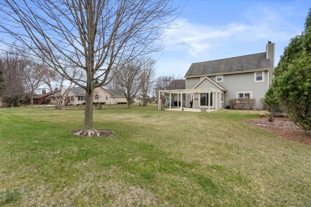 N66W13490 Crestwood DRIVE, Menomonee Falls, WI 53051