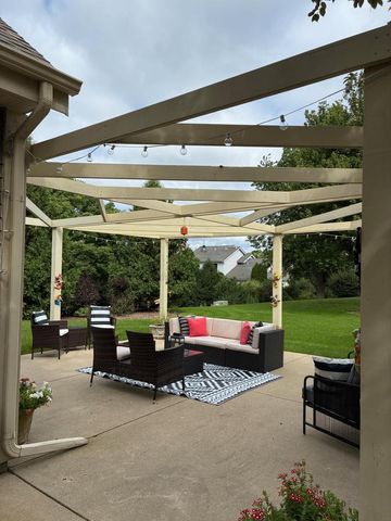 N66W13490 Crestwood DRIVE, Menomonee Falls, WI 53051