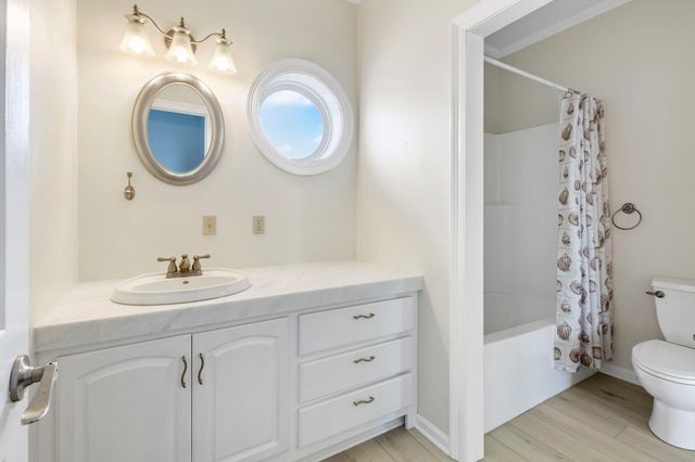 3785 Lake Breeze Road, Lake Charles, LA 70605