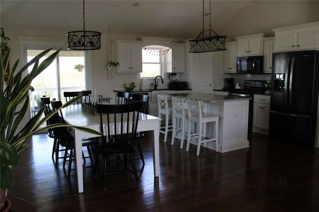 1206 Viola Street, Smithville, MO 64089