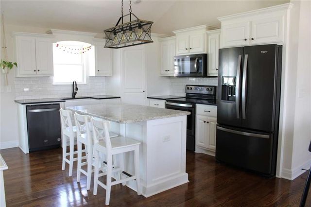 1206 Viola Street, Smithville, MO 64089