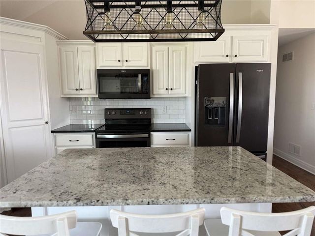 1206 Viola Street, Smithville, MO 64089