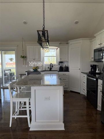1206 Viola Street, Smithville, MO 64089