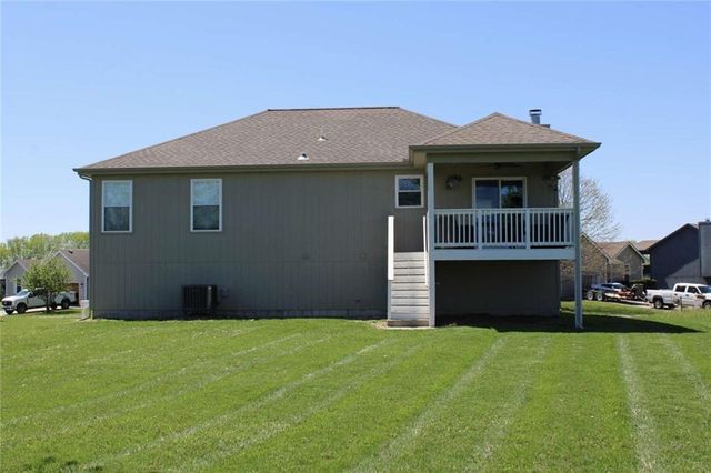 1206 Viola Street, Smithville, MO 64089
