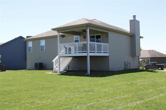 1206 Viola Street, Smithville, MO 64089