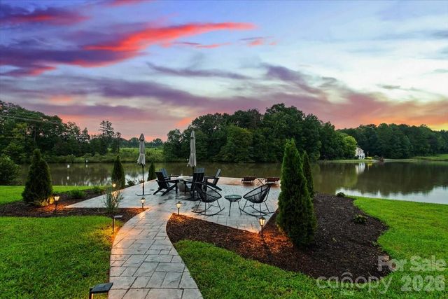1337 Whispering Oaks Circle, Matthews, NC 28104