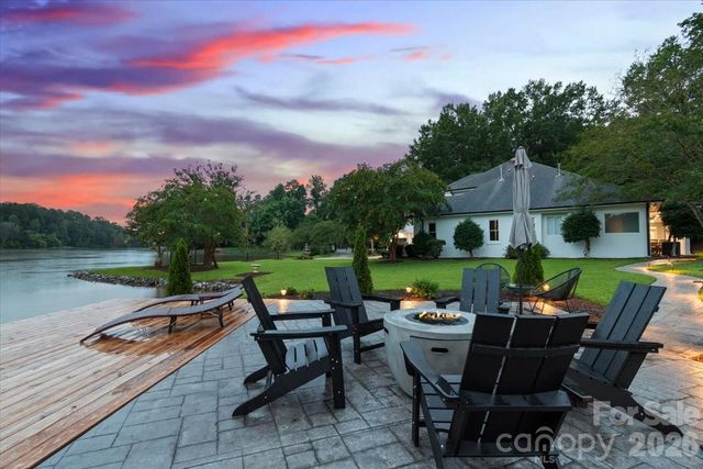 1337 Whispering Oaks Circle, Matthews, NC 28104