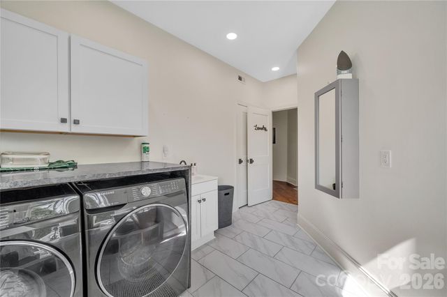 1337 Whispering Oaks Circle, Matthews, NC 28104